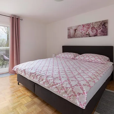 Cozy Garden Flat Appartamento Lubiana