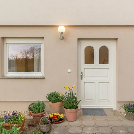 Cozy Garden Flat *
