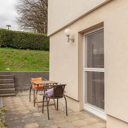 Lägenhet Cozy Garden Flat