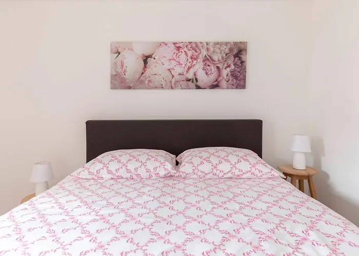 Cozy Garden Flat Apartment